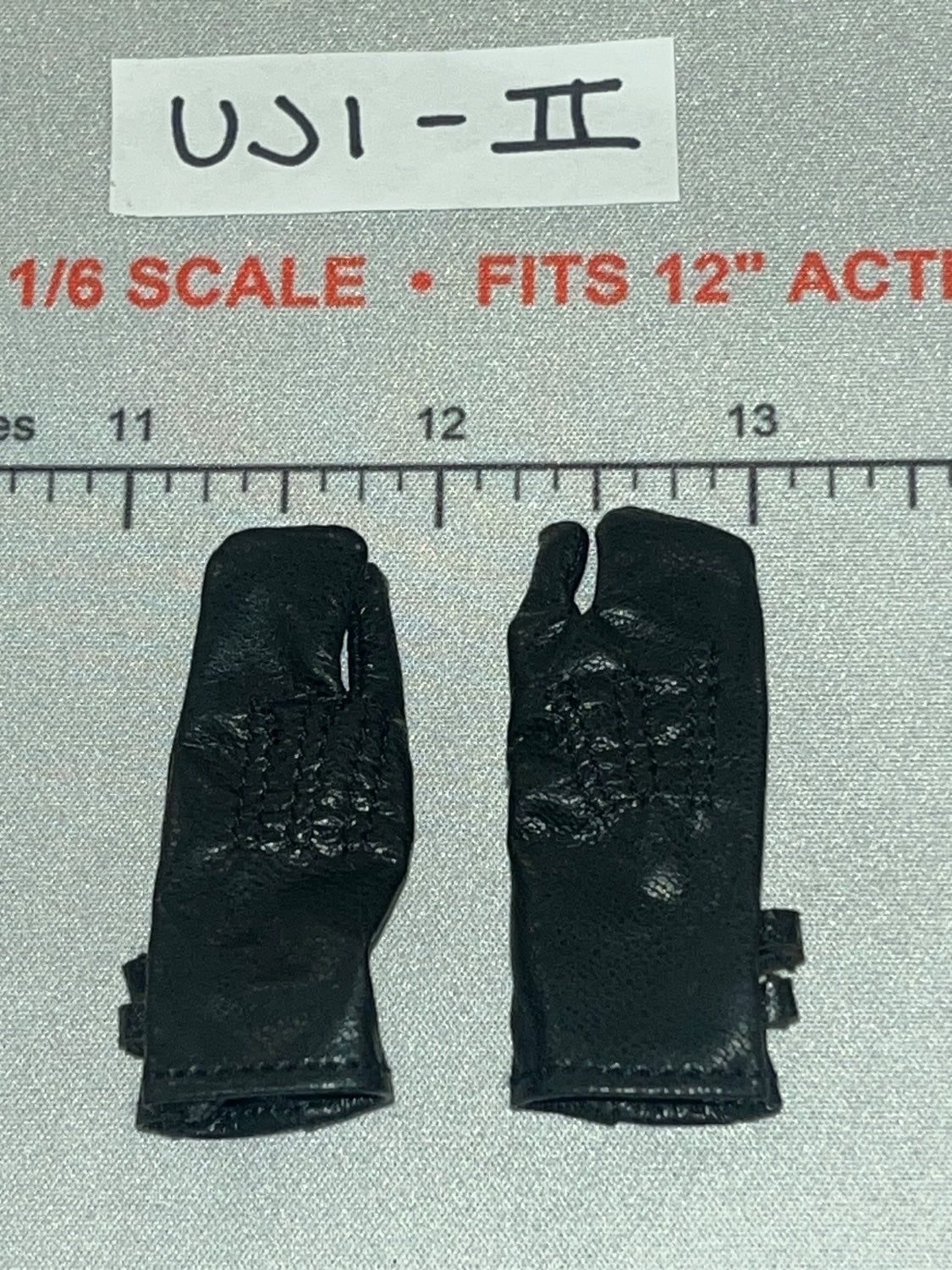 1/6 Scale WWII German Combat Gloves Pair - Infantry in Wachmantel Leningrad 1943 - UD9062 UJINDOU