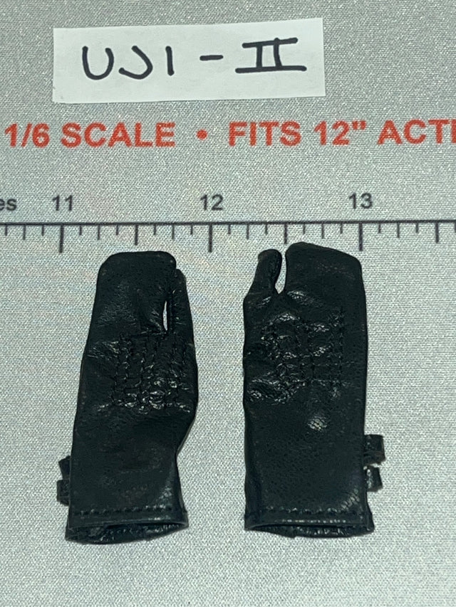 1/6 Scale WWII German Combat Gloves Pair - Infantry in Wachmantel Leningrad 1943 - UD9062 UJINDOU