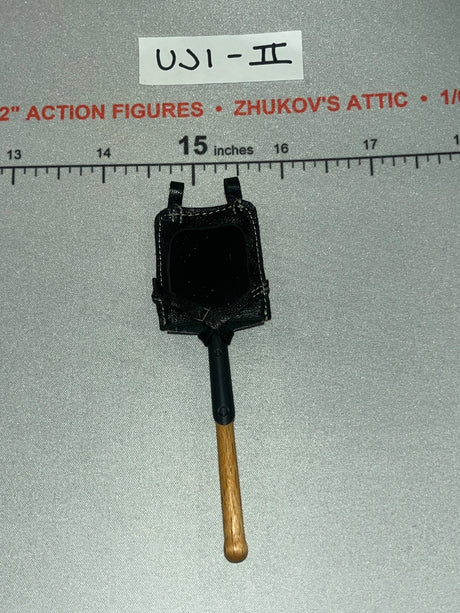 1/6 Scale WWII German Entrenching Tool with Cover - Infantry in Wachmantel Leningrad 1943 - UD9062 UJINDOU