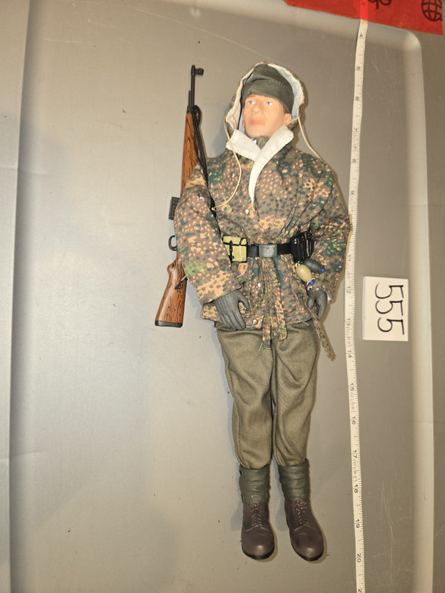 1/6 Scale WWII German Waffen Infantry Dressed Figure with Kar98k Rifle - 555