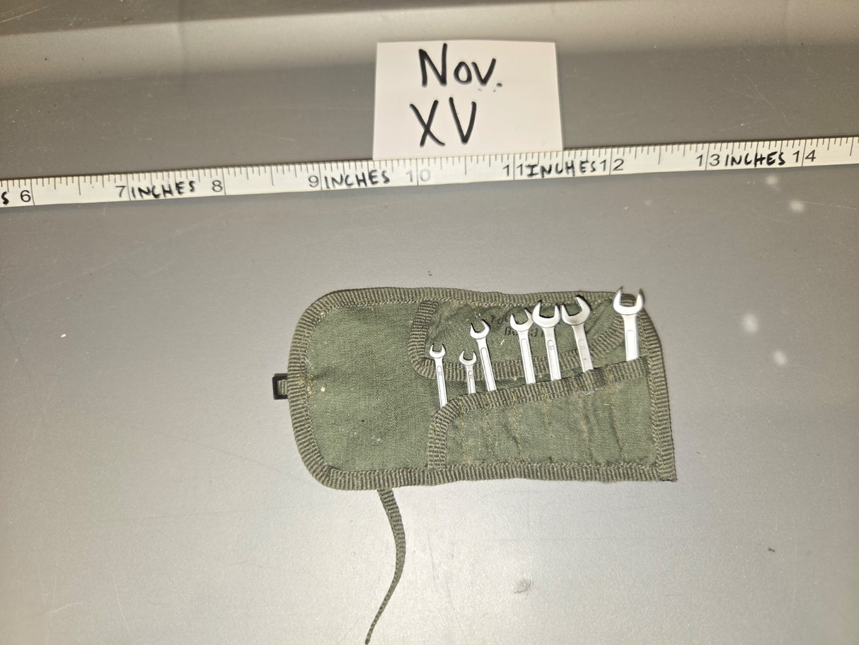 1/6 Scale WWII US Open End Wrench Set in Roll Pouch - Nov. XV