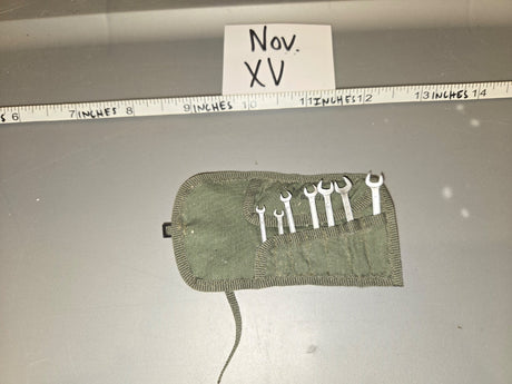 1/6 Scale WWII US Open End Wrench Set in Roll Pouch - Nov. XV