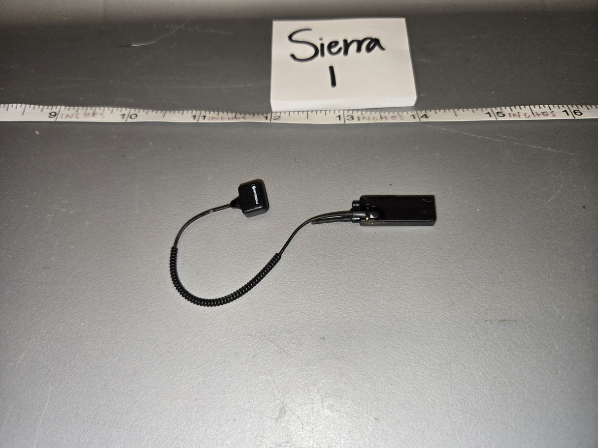 1/6 Scale Modern Era Motorola Radio with Coiled Cable - Sierra I