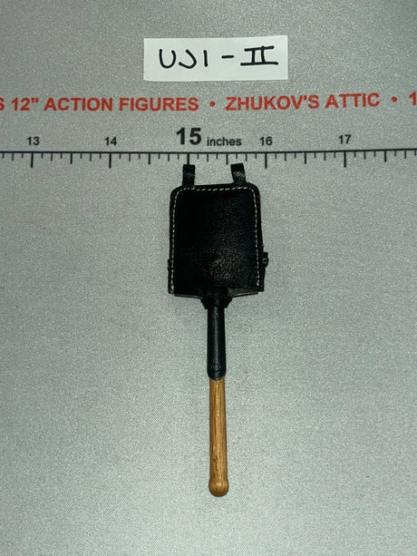 1/6 Scale WWII German Entrenching Tool with Cover - Infantry in Wachmantel Leningrad 1943 - UD9062 UJINDOU