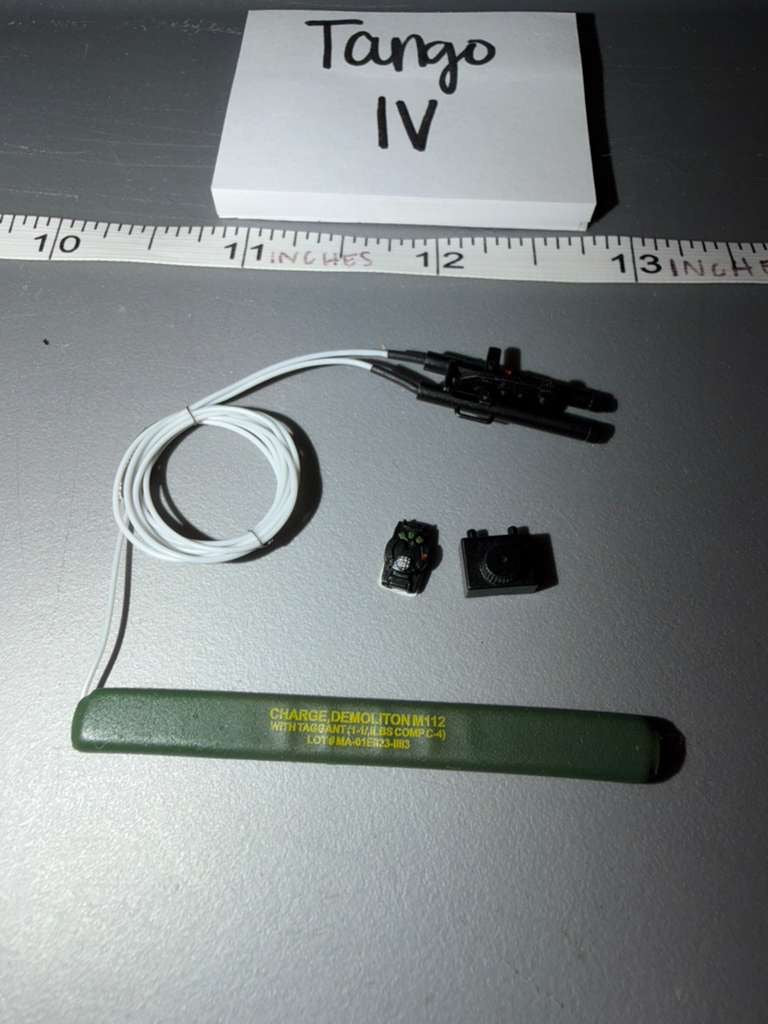 1/6 Scale Modern Era US M112 Demolition Charge with Blasting Cap Set - Tango IV