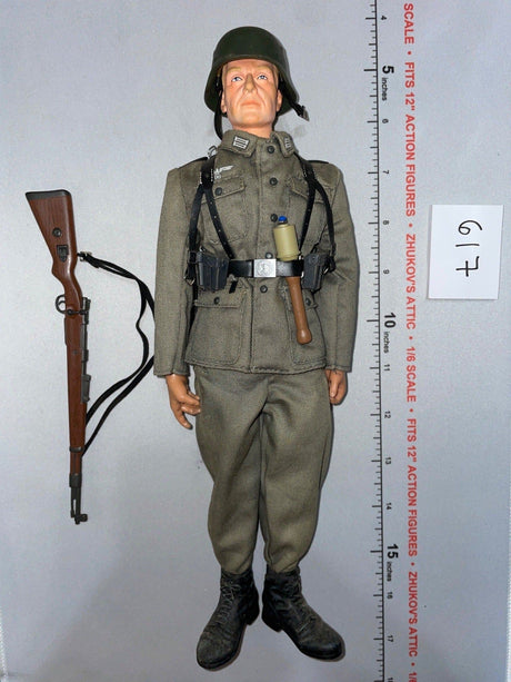 1:6 Scale WWII German Heer Infantry Dressed Figure with Rifle - Dragon