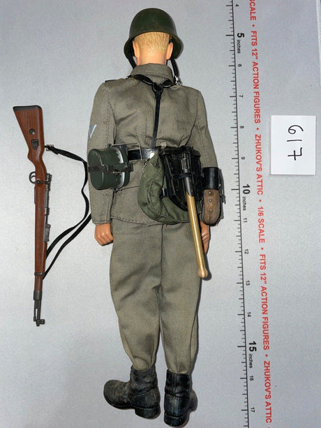 1:6 Scale WWII German Heer Infantry Dressed Figure with Rifle - Dragon