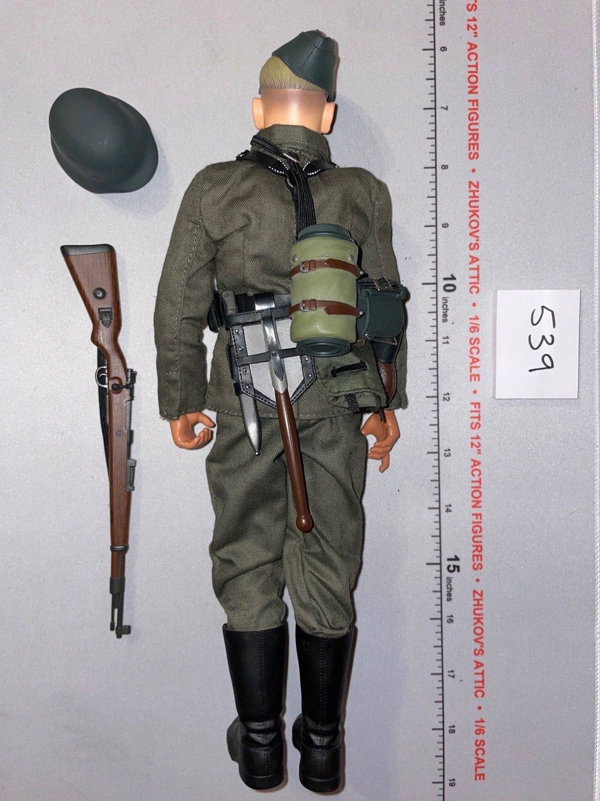1:6 Scale WWII German Heer Dressed Figure with Rifle and Helmet - Dragon