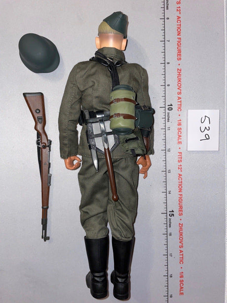1:6 Scale WWII German Heer Dressed Figure with Rifle and Helmet - Dragon