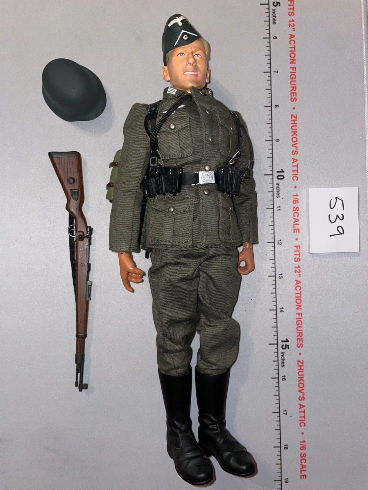 1:6 Scale WWII German Heer Dressed Figure with Rifle and Helmet - Dragon