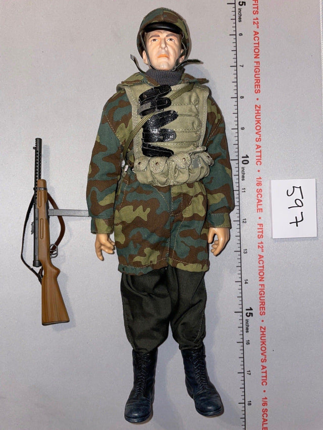 1/6 Scale WWII Italian Paratrooper Dressed Figure - Dragon