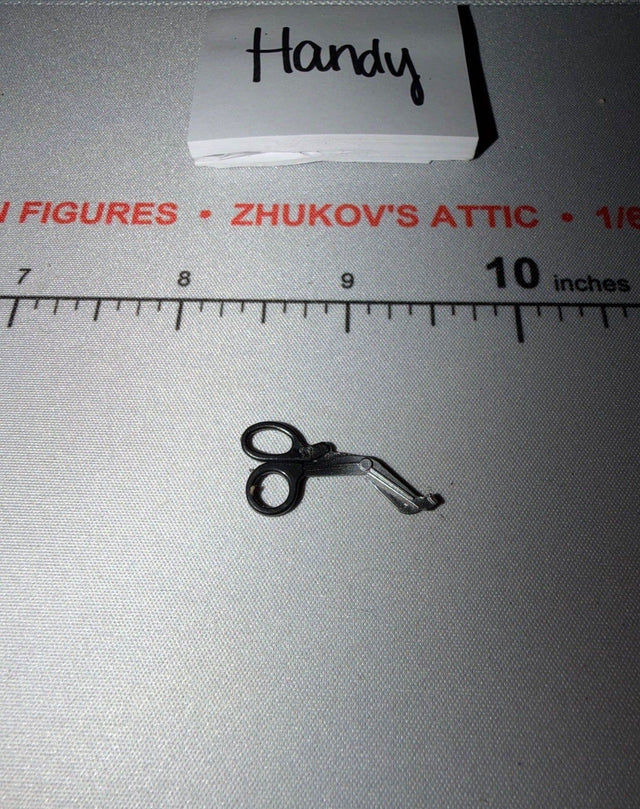 1/6 Scale Modern Trauma Scissors - Tool Diorama Item