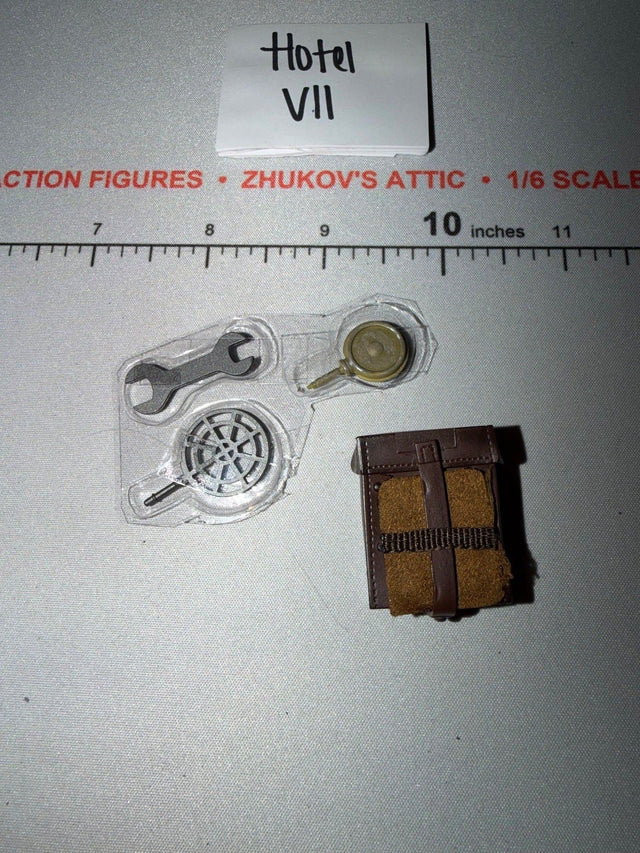 1/6 Scale WWII German Mahcine Gun Pouch and Tools Set - Dragon