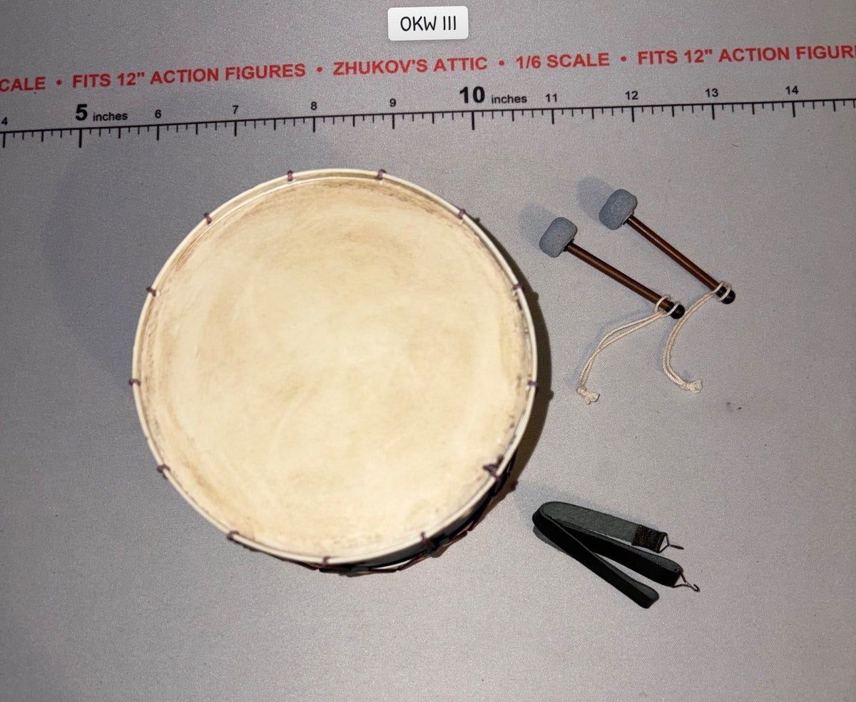 1/6 Scale WWII German Waffen Field Drum with Drumsticks and Strap - DID