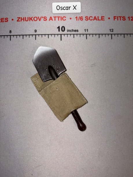 1/6 Scale WWII Russian Entrenching Tool and Cover - Dragon