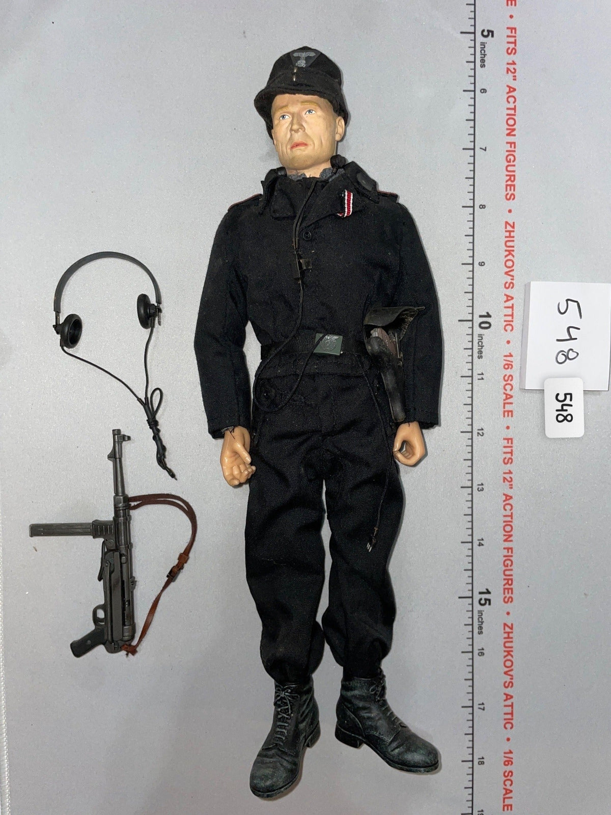 1/6 Scale WWII German Panzer Crew Dressed Figure with MP-40 - Dragon