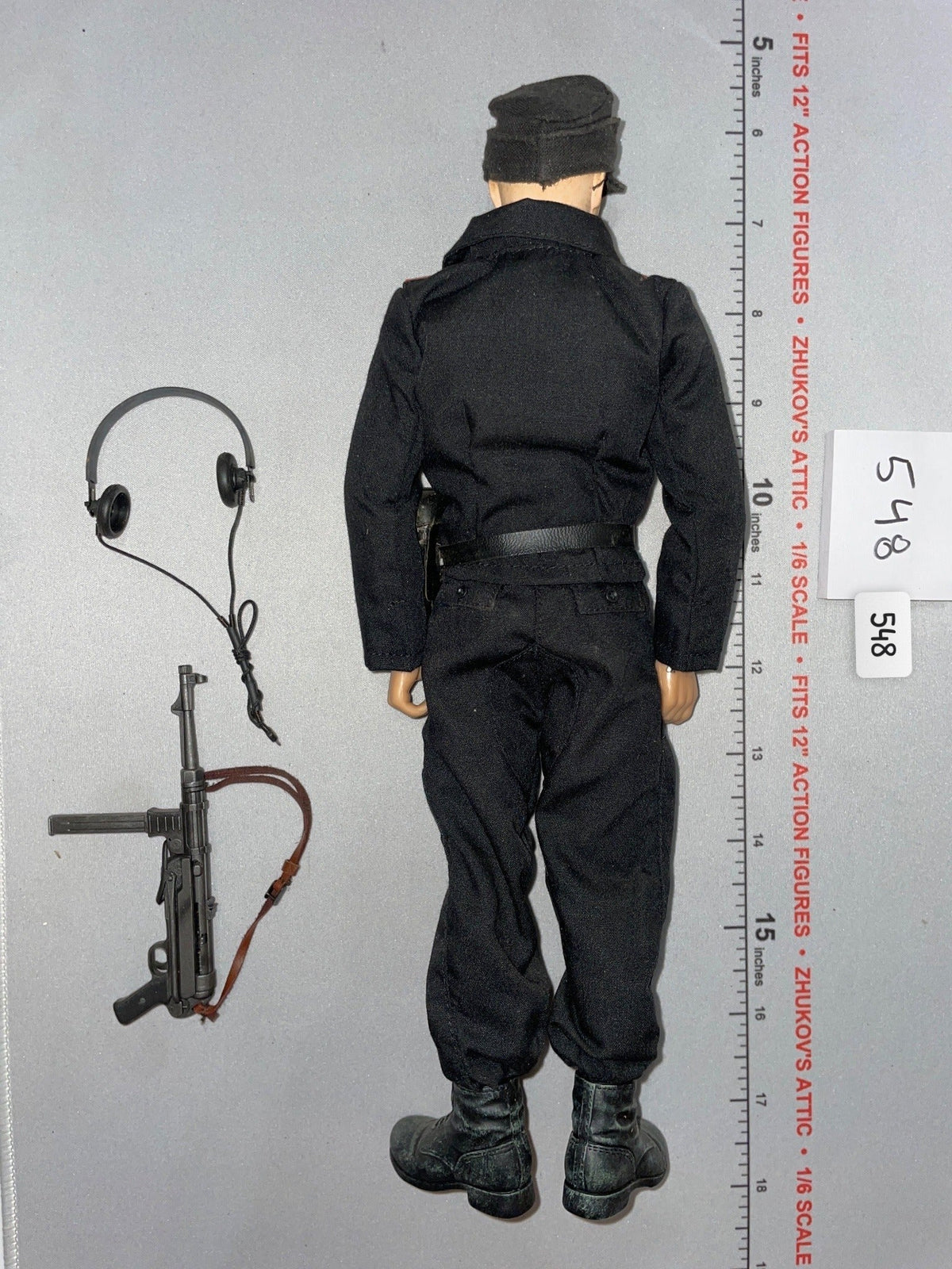 1/6 Scale WWII German Panzer Crew Dressed Figure with MP-40 - Dragon
