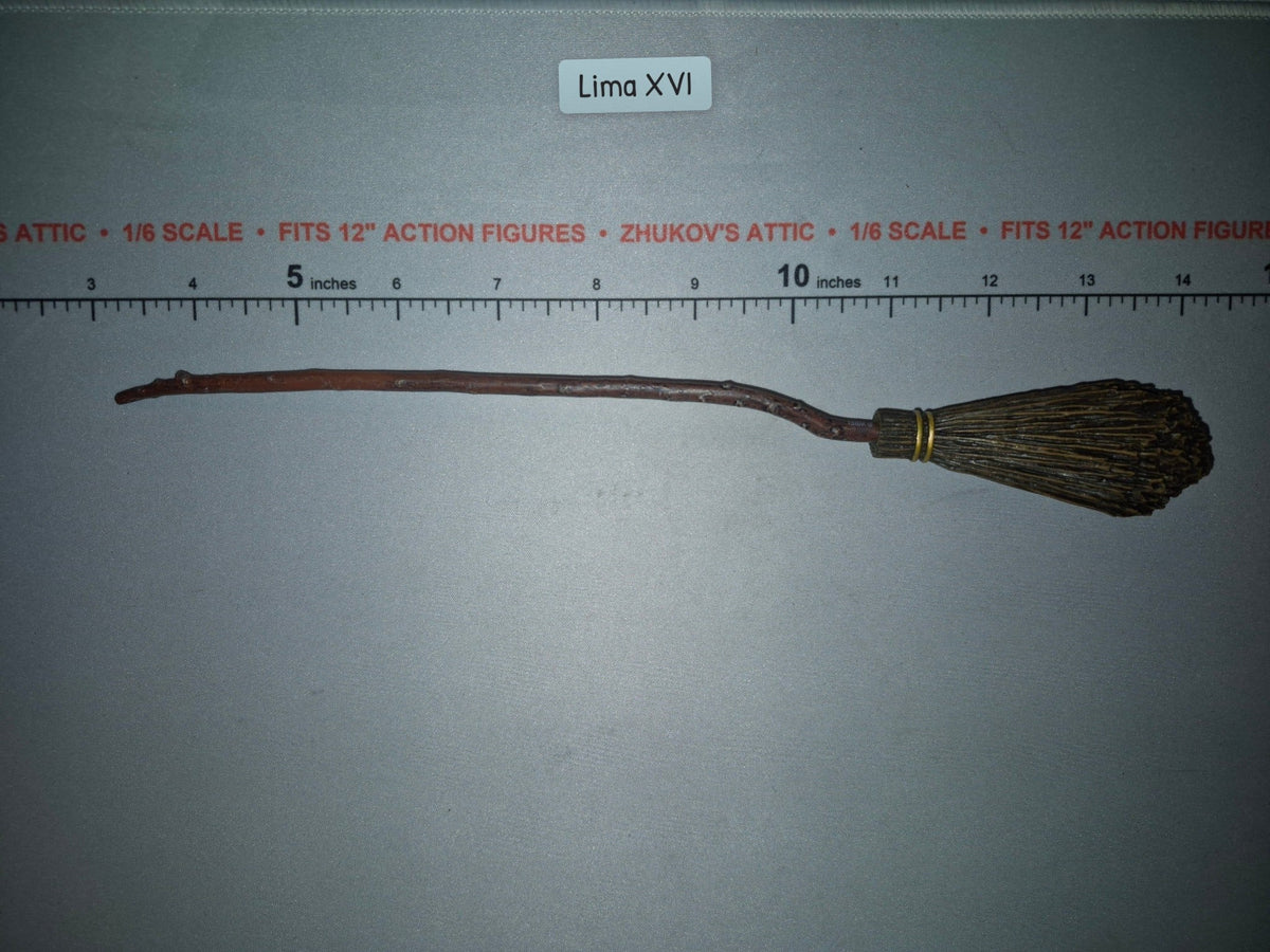 1/6 Scale Fantasy Witch Wizard Broomstick - Harry Potter Star Ace