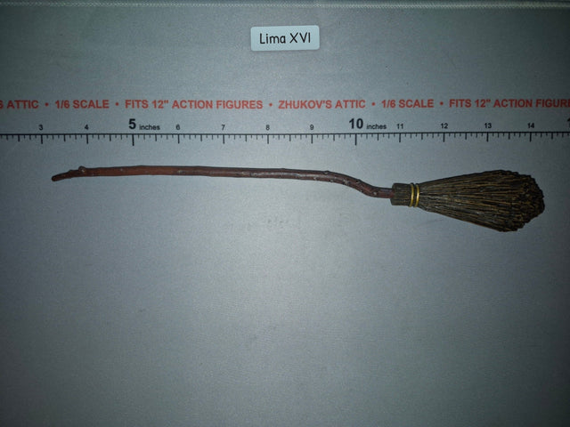1/6 Scale Fantasy Witch Wizard Broomstick - Harry Potter Star Ace
