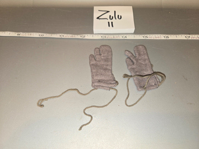 1/6 Scale WWII German Mittens with Cord Set