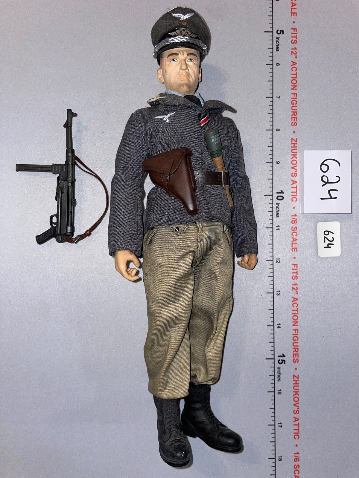 1:6 Scale WWII German Luftwaffe Dressed Figure with Submachine Gun - Dragon