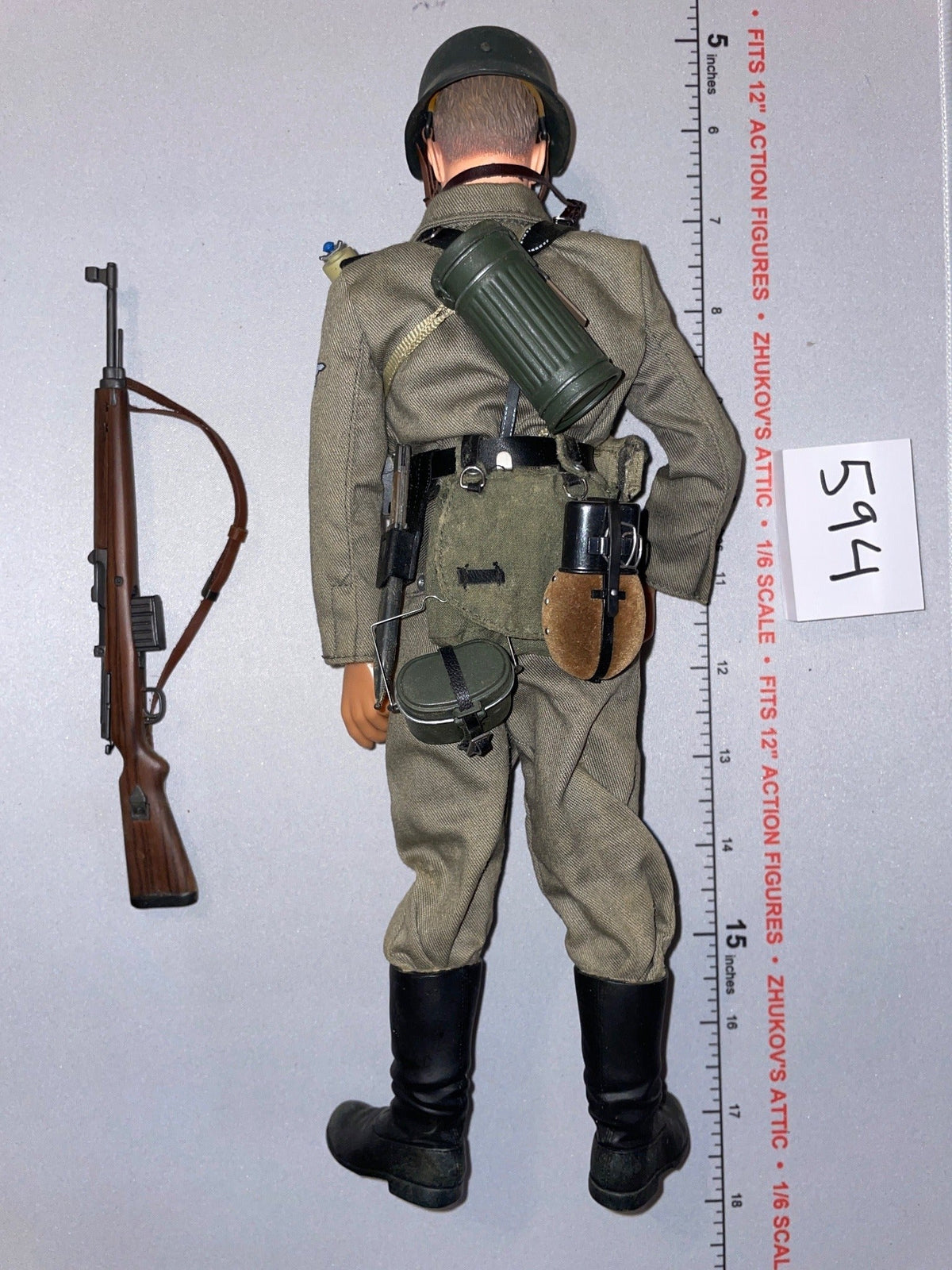 1/6 Scale WWII German Infantry Dressed Figure with Rifle - Dragon