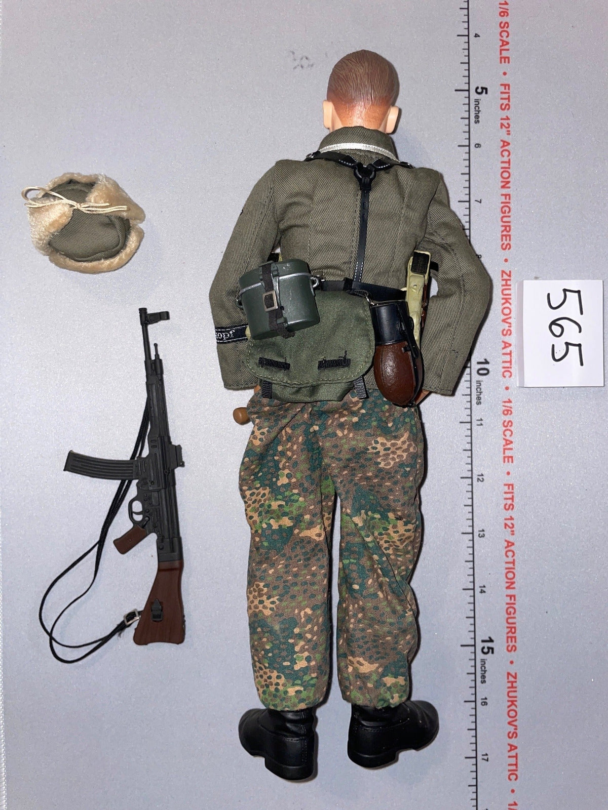 1/6 Scale WWII German Waffen Dressed Figure with Helmet and Weapon - Dragon