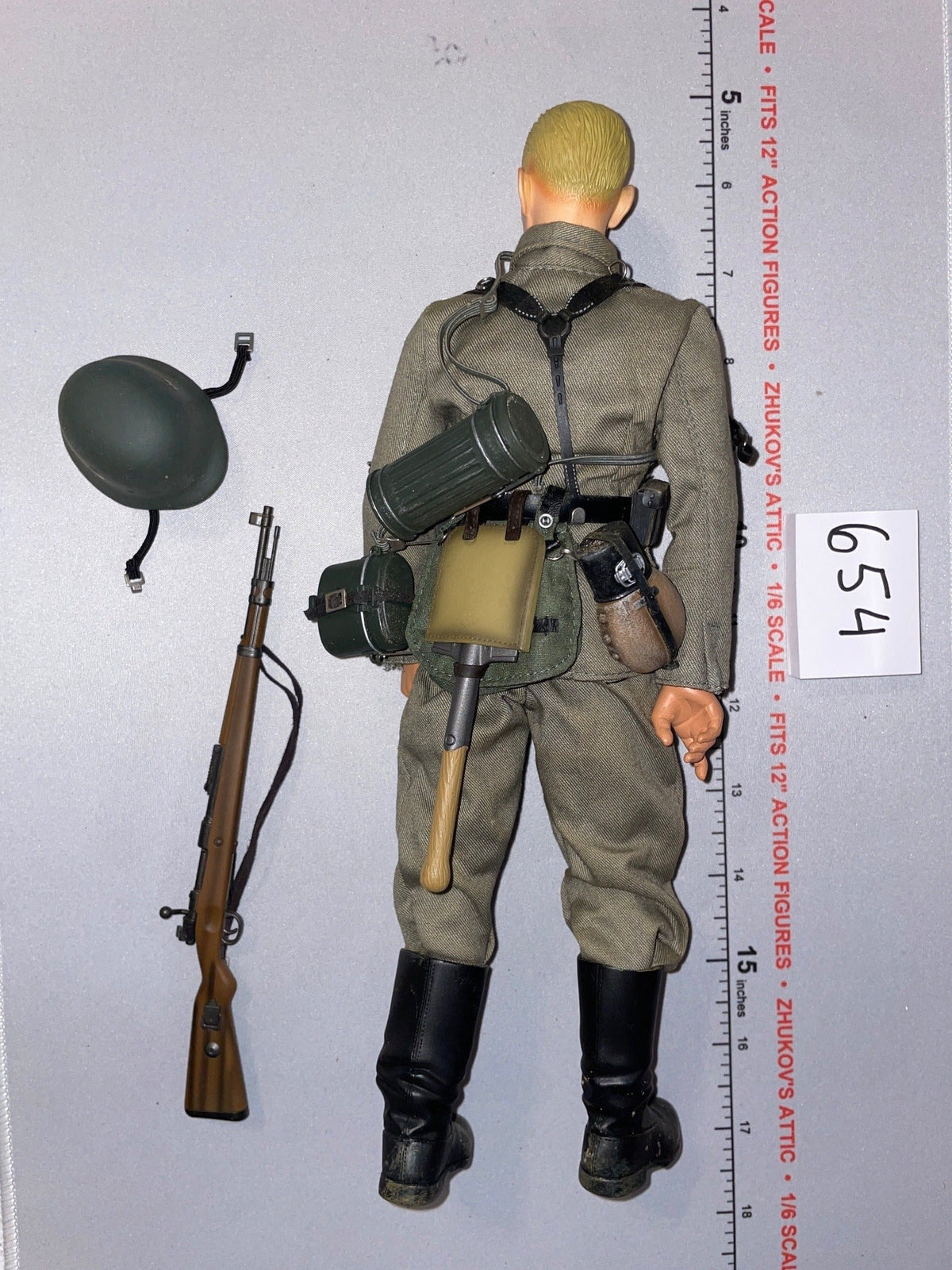 1/6 Scale WWII German Heer Infantry Dressed Figure with Rifle