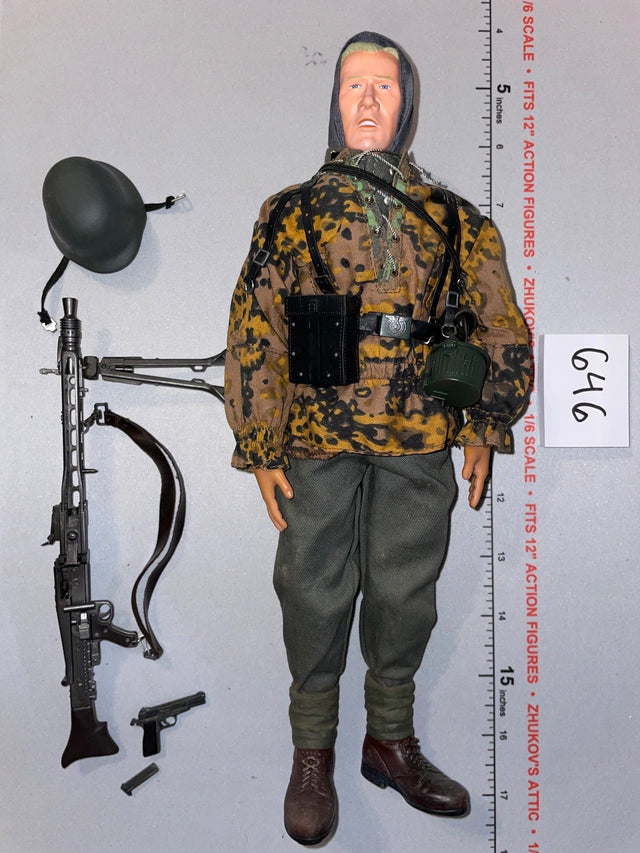 1/6 Scale WWII German Waffen Dressed Figure with Helmet and Weapon - Dragon