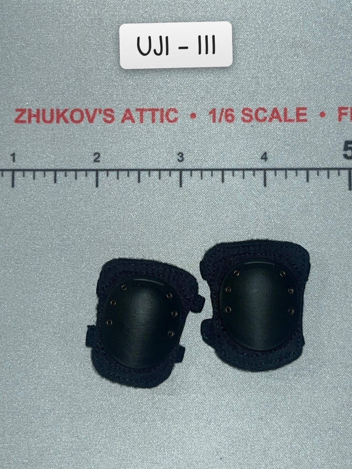 1/6 Scale Modern Era Russian Knee Pads Pair - Fsb Vympel—Beslan School Siege UJINDOU