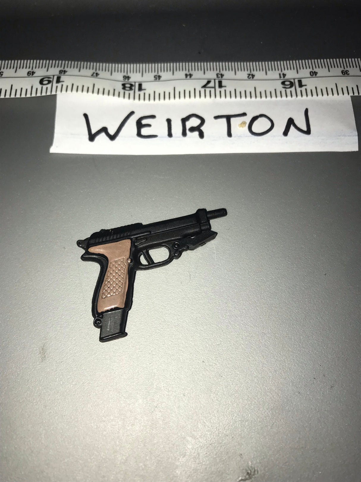 1/6 Modern Era Russian Pistol - Czech 111637