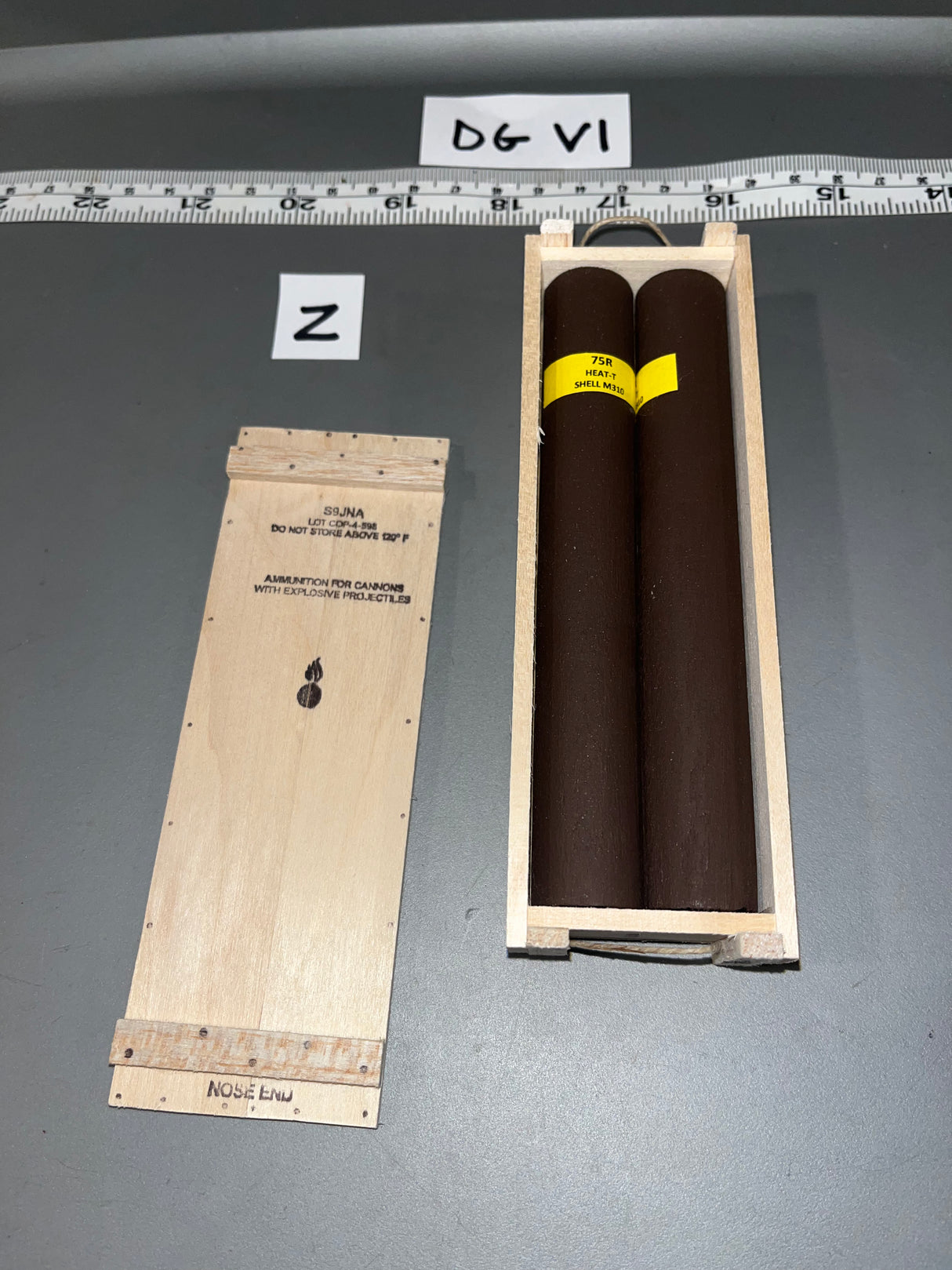1/6 Scale WWII US 75mm Recoiless Rifle Ammunition Crate and Round Tubes