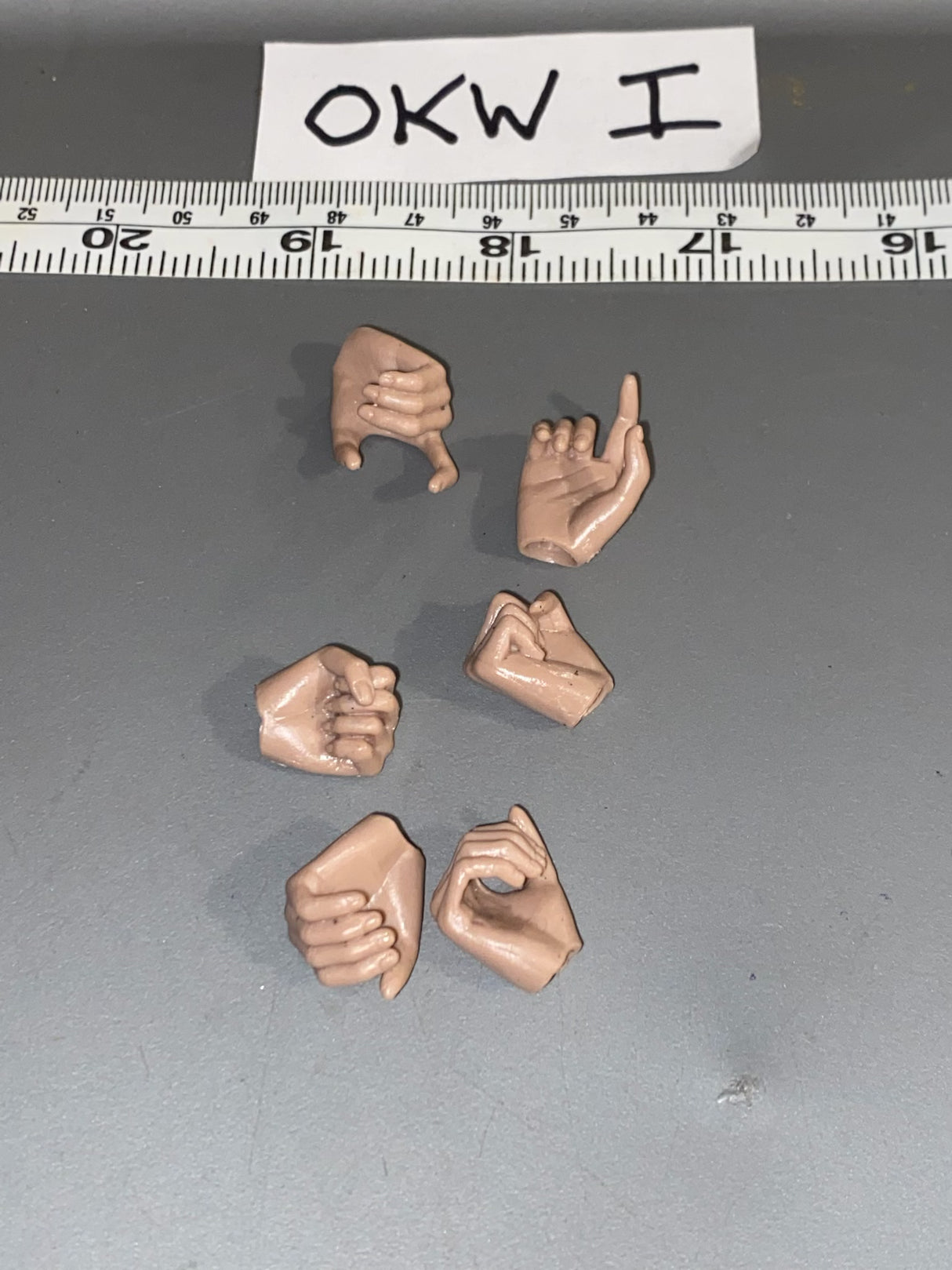 1:6 Scale WWII Russian Female Hand Set - Facepool 104811
