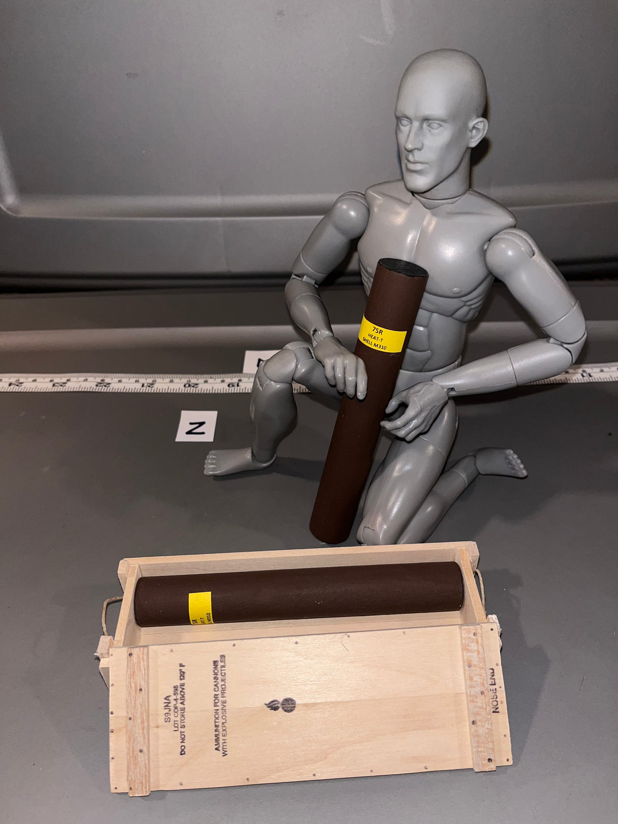 1/6 Scale WWII US 75mm Recoiless Rifle Ammunition Crate and Round Tubes