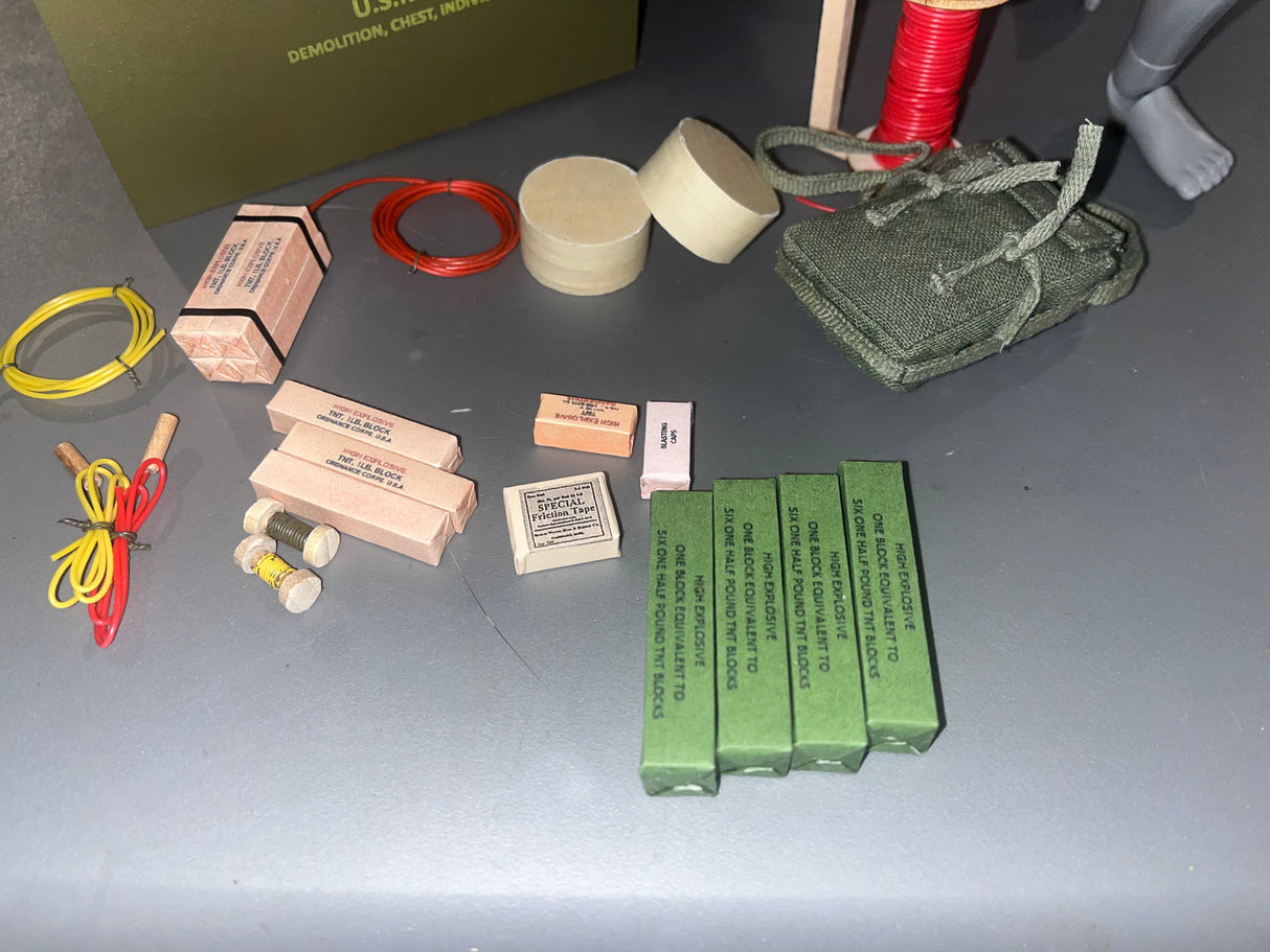 1/6 Scale WWII US USMC Demolition Crate and Accessories 108881A