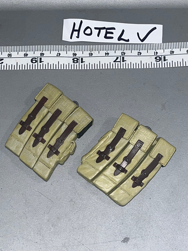 1:6 WWII German MP-44 Ammunition Pouches