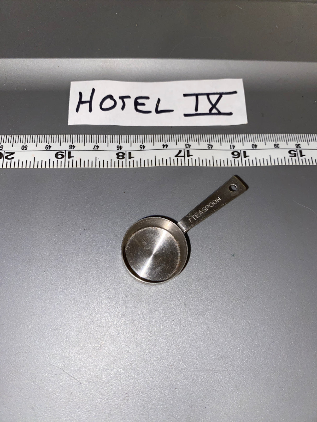1:6 Scale Modern Pot - Diorama Item 102579