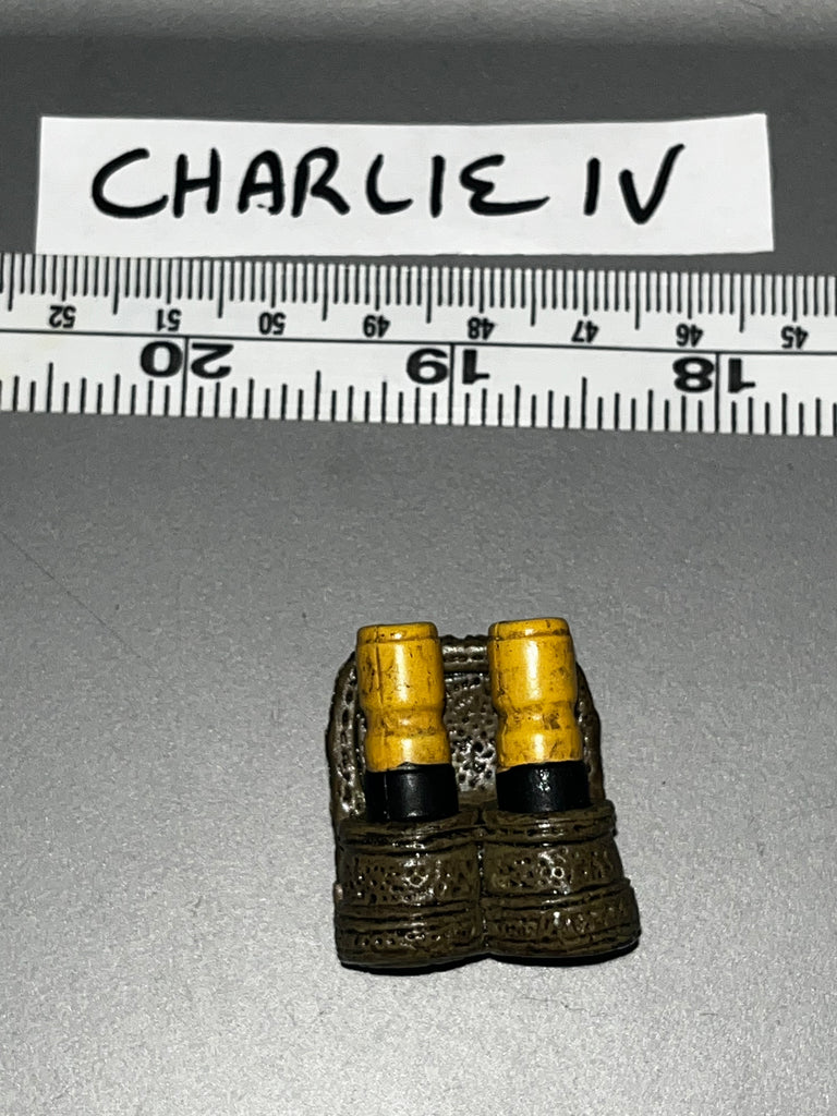 1/6 Scale NVA/ Viet Cong Vietnamese Chicom Grenades and Pouch 107821