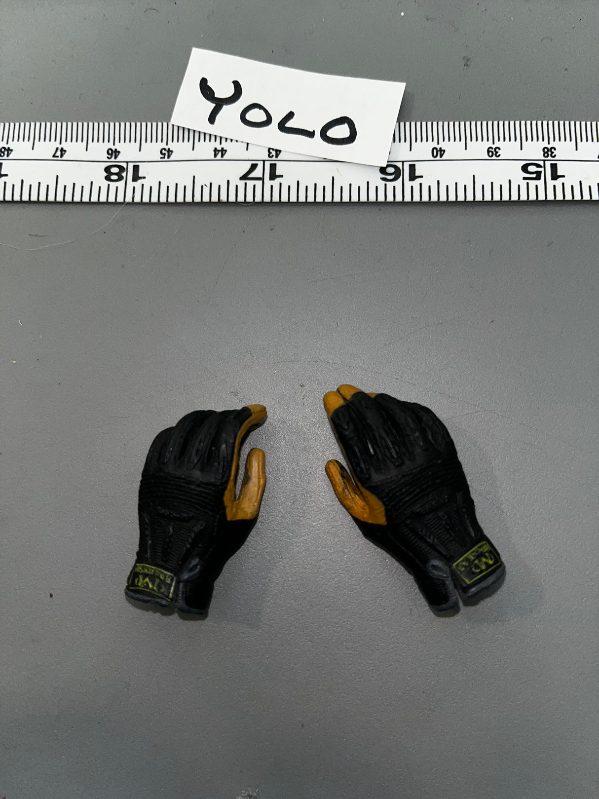1/6 Scale Modern Era Gloved Hands 108454